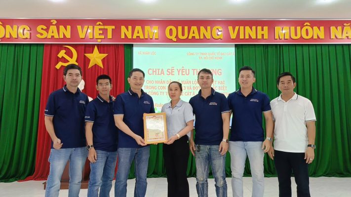 ĐẠI CÁT Á TRAO QUÀ HỖ TRỢ BÀ CON XÃ XUÂN LỘC (PHÚ YÊN) BỊ ẢNH HƯỞNG BÃO SỐ 13